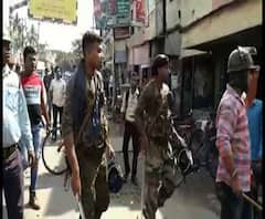 নৈহাটিতে যানজটের কারণে টোটো চালাতে বাধা পুলিশের, প্রতিবাদে পথ অবরোধ