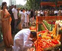 Bal Thackeray Death Anniversary | उद्धव ठाकरेंकडून बाळासाहेबांना अभिवादन | ABP Majha