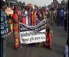Reporter Stories: সিন্ডিকেট নিয়ে আদিবাসীদের সঙ্গে তৃণমূলের এক ক্লাবের সংঘর্ষ, দোষীদের শাস্তির দাবিতে রাস্তা অবরোধ ফরিদপুরে