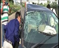 Reporter Stories: ইকো পার্কের কাছে নিয়ন্ত্রণ হারিয়ে মেট্রোর পিলারে ধাক্কা গাড়ির, মৃত ৩