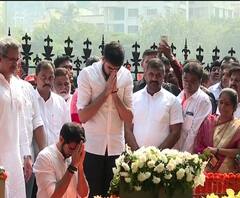 Bal Thackeray Death Anniversary | आदित्य आणि तेजस ठाकरेंकडून बाळासाहेबांना अभिवादन | ABP Majha