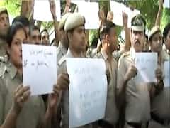 Why did Delhi police officials protest? | Full coverage