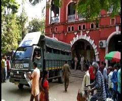 দেরি করে স্কুলে আসার অভিযোগ, পুরুলিয়ায় ভারপ্রাপ্ত প্রধান শিক্ষককে লাইট পোস্টে বেঁধে হেনস্থা