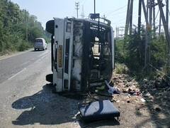 કચ્છઃ અંજાર બાયપાસ પાસે લક્ઝરી બસ પલટી જતાં 15 મુસાફરોને ઇજા, જુઓ વીડિયો