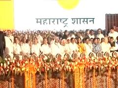 Maharashtra में 20 साल बाद ठाकरे सरकार, शपथ समारोह में पहुंचे Raj Thackeray समेत कई नेता