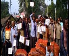 Reporter Stories: তিন দফা দাবি নিয়ে তারকেশ্বর রোড অবরোধ আলুচাষীদের