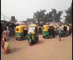 Reporter Stories: দুর্গাপুরে বন্ধ সব রুটের প্রায় সাড়ে তিনশো মিনিবাস, ভোগান্তির শিকার যাত্রীরা