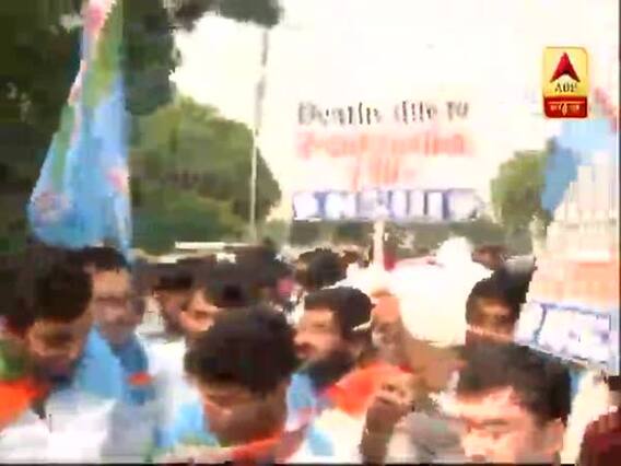 Demonetisation के तीन साल पर Congress और NSUI ने किया Delhi में किया विरोध प्रदर्शन