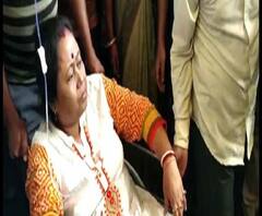 নিয়ন্ত্রণ হারিয়ে বাতিস্তম্ভে ধাক্কা গাড়ির, আহত ধূপগুড়ির তৃণমূল বিধায়ক মিতালি রায়, চালকও