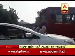 અમદાવાદ: AMTS બસ ખોટકાતા પોલીસ કર્મીઓ આવ્યા મદદે, જુઓ વીડિયો