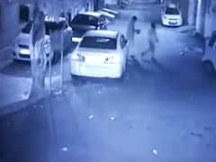 રાજકોટ: કારના કાચ તોડી ચોરી કરતા તસ્કરો CCTVમાં થયા કેદ, જુઓ વીડિયો 