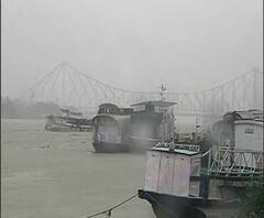 ঘূর্ণিঝড় বুলবুলের আশঙ্কায় কলকাতা ও হাওড়ার মধ্যে ফেরি পরিষেবা বন্ধ