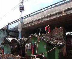 Reporter Stories: টালা ব্রিজের নীচে অস্থায়ী ছাউনি ভেঙে ফেলার কাজ শুরু