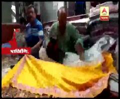 ৩৭০ ধারা বিলোপের পর কাশ্মীরে প্রায় বন্ধ পর্যটন ব্যবসা, পেট চলবে কীভাবে? প্রশ্ন তুলেছেন শিলিগুড়িতে আসা কাশ্মীরি শাল বিক্রেতারা