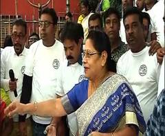 Reporter Stories: দিদিকে বলো কর্মসূচি তৃণমূল সাংসদ মালা রায়ের