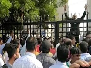 Delhi police vs lawyers: Why should people suffer? | Samvidhaan ki Shapath (06.11.2019)