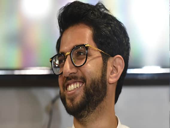 Aaditya Thackeray ने ली विधायक पद की शपथ, देखिए Maharashtra के राजनीति की पल-पल की अपडेट