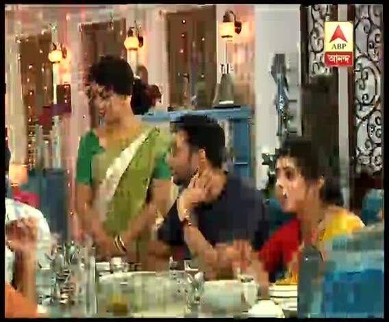 হয় মা নয় বউমা: ধারাবাহিক ‘কৃষ্ণকলি’-র সেটে আবার ঘোর চক্রান্ত, নতুন মোড় নেবে কাহিনি