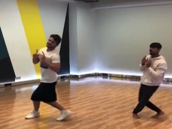 Arjun Bijlani Prepares Dance Performance For Award Function 