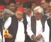 Mulayam Singh Yadav ने काटा 81 किलो का लड्डू रूपी केक