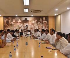 মহারাষ্ট্রে রাষ্ট্রপতি শাসন, সরকার গঠনের দৌড়ে বিজেপি, সুপ্রিম কোর্টে শিবসেনা, দেখুন হেডলাইনস