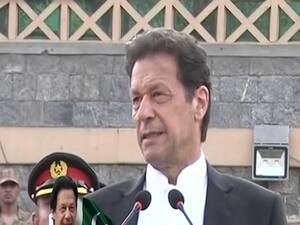 Imran Khan trying to save those responsible for train fire? | Ghanti Bajao