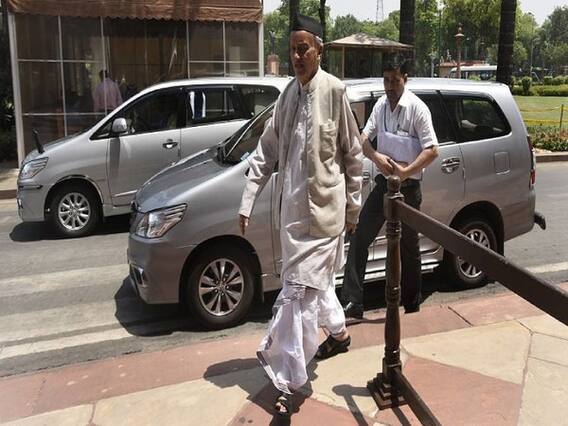 Uddhav Thackeray के शपथग्रहण में अव्यवस्था पर नाराज हुए राज्यपाल Bhagat Singh Koshyari