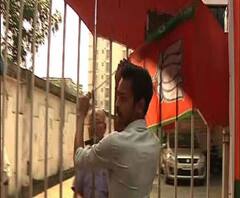 রাফালকাণ্ডে মোদিকে নিয়ে মন্তব্যের জন্য রাহুলের দুঃখপ্রকাশের দাবি, কলকাতায় কংগ্রেসের দফতরের সামনে বিজেপি কর্মীদের বিক্ষোভ