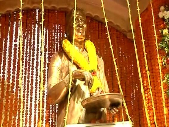 शपथग्रहण से पहले Uddhav Thackeray की मां मीना ताई ठाकरे के स्मारक की हुई भव्य सजावट