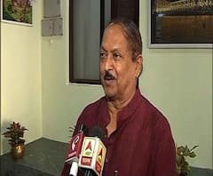 এ রকম উদ্ভট প্রশ্নের উত্তর কখনও দিতে হবে ভাবিনি, গরুর দুধে সোনা নিয়ে দিলীপের বক্তব্য প্রসঙ্গে মন্তব্য সুব্রতর