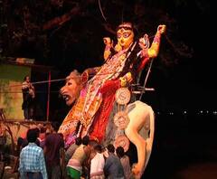 জগদ্ধাত্রী প্রতিমা বিসর্জনকে কেন্দ্র করে উত্তেজনা চক্ররেলের বাগবাজার স্টেশনে 