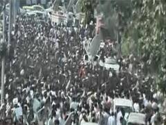 Tis Hazari Court Case: दिल्ली में वकीलों के खिलाफ पुलिसवालों का 'सत्याग्रह', देखिए बड़ी कवरेज