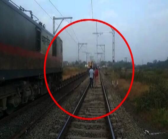 Mumbai-Pune | डेक्कन क्वीन आणि पुणे-लोणावळा लोकल समोरासमोर, अनर्थ टळला | ABP Majha