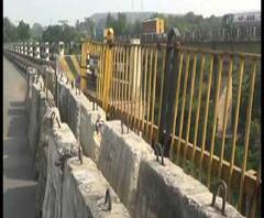 Reporter Stories: বেহাল আসানসোলে বরাকর নদীর ওপরের সেতু, যানজটে নাকাল সাধারণ মানুষ