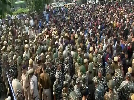 Delhi के JNU में फीस को लेकर भारी बवाल, जानिए क्या है मामला