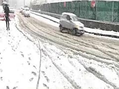जम्मू-कश्मीर और हिमाचल प्रदेश में हुई भारी बर्फबारी, बर्फ की चादर में लिपटी सड़कें