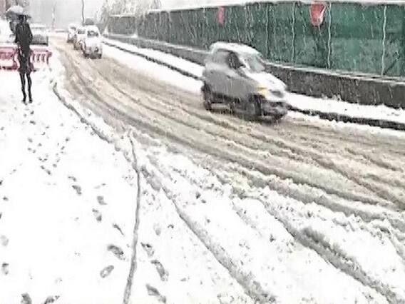 जम्मू-कश्मीर और हिमाचल प्रदेश में हुई भारी बर्फबारी, बर्फ की चादर में लिपटी सड़कें