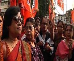 Reporter Stories: কালীঘাটে নাবালিকা ধর্ষণের ঘটনার প্রতিবাদে বিজেপি মহিলা শাখার বিক্ষোভ