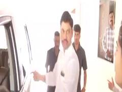 Maharashtra: Ajit Pawar के साथ गए विधायक धनंजय मुंडे NCP की बैठक में पहुंचे, अब तक 42 MLA मीटिंग में