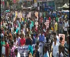 মৎস্যবন্দরের ড্রেজিং-সহ একগুচ্ছ দাবিতে আন্দোলনে শঙ্করপুরের মৎস্যজীবীরা, রামনগরের কাছে জাতীয় সড়ক অবরোধ করে বিক্ষোভ 