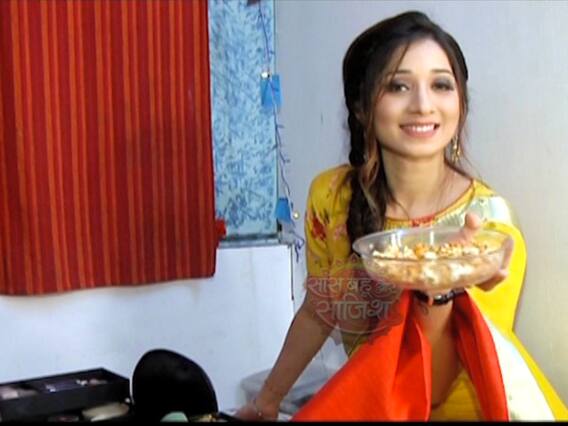 What's in my bag with TV actress Vrushika Mehta | SBS Special