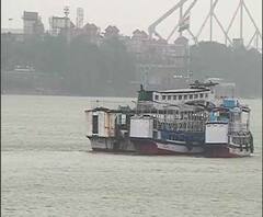 ‘বুলবুল’-এর প্রভাবে কলকাতাতেও মুষলধারে বৃষ্টি, কাকদ্বীপ-লক্ষ্মীকান্ত, ডায়মন্ডহারবার-বারুইপুর শাখায় বন্ধ ট্রেন