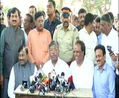 Maharashtra Government Formation | भाजप नेत्यांची राज्यपालांना भेटून घटनात्मक पेचावर चर्चा | ABP Majha 