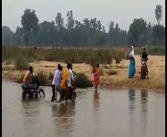 Reporter Stories: ২০১৬ সালে কাঁসাই নদীর উপর সেতু নির্মাণের কাজ শুরু হলেও, হঠাৎই থমকে গিয়েছে, প্রতিদিন প্রাণের ঝুঁকি নিয়ে পারাপার করতে হচ্ছে হাজার হাজার মানুষকে