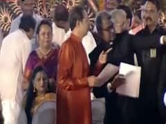 Shivaji Park पहुंचे Uddhav Thackeray, Raj Thackeray भी मौजूद