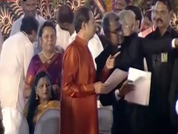 Shivaji Park पहुंचे Uddhav Thackeray, Raj Thackeray भी मौजूद