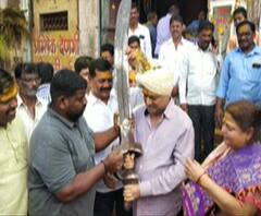 Ashok Chavan | अशोक चव्हाण सहकुटुंब खंडेरायाच्या दर्शनाला | पुणे | ABP Majha