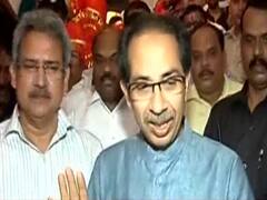 महाराष्ट्र में बैठकों का दौर जारी, BMC दफ्तर पहुंचे Uddhav Thackeray और Aditya Thackeray