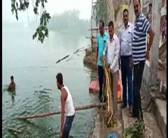 Reporter Stories: পুরুলিয়ায় প্রস্তাবিত জাতীয় সরোবরে ছট পুজো, বাড়ছে দূষণ