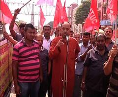 Reporter Stories: পুলিশি জুলুমের অভিযোগ, হাওড়া স্টেশনের সামনে ট্যাক্সিচালকদের বিক্ষোভ